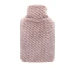 Bouillotte en caoutchouc naturel avec housse fourrure à motif chevrons vieux rose Cassandra