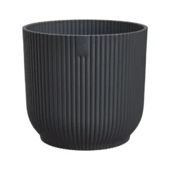 Cache-pot coloris noir en plastique recyclé Elho - Ø 7 cm