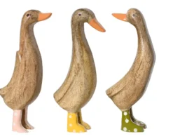 Canard décoratif en bois de manguier naturel et bottes colorées - 4 x 8 x 21 cm