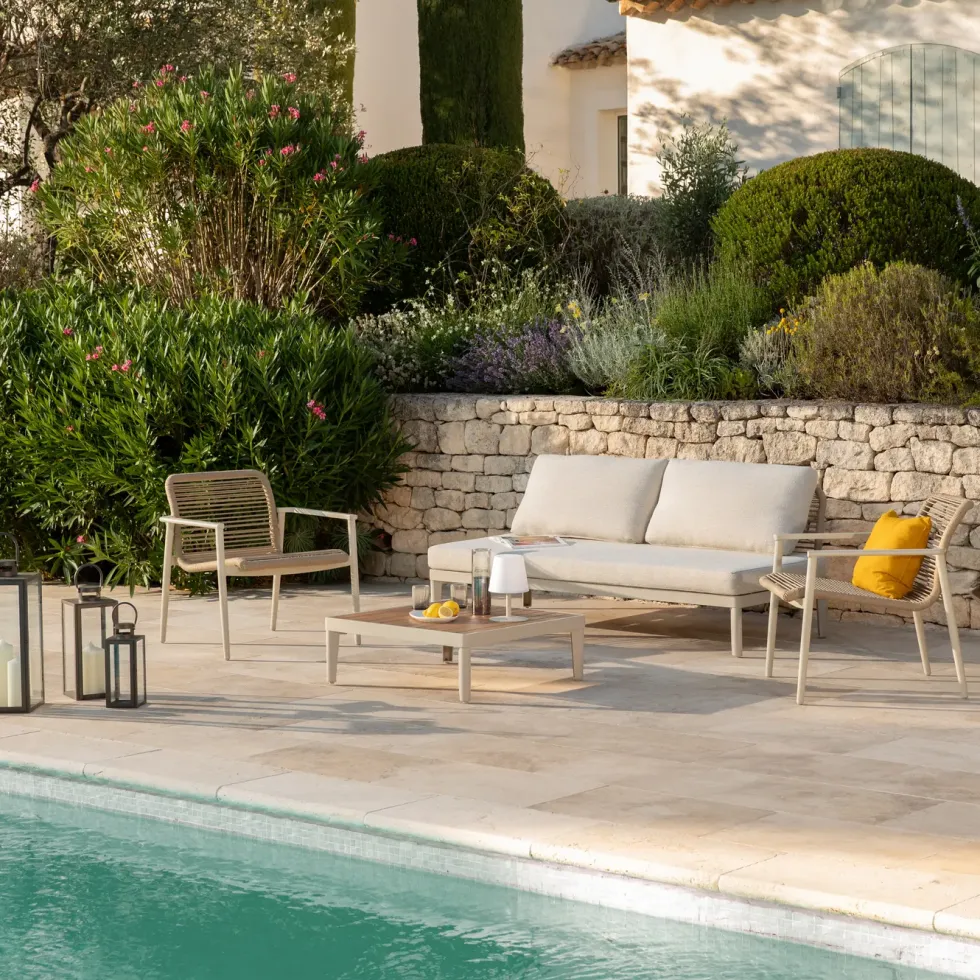Fauteuil de jardin coloris beige en aluminium et résine Sollya - 71 x 69 x 72 cm