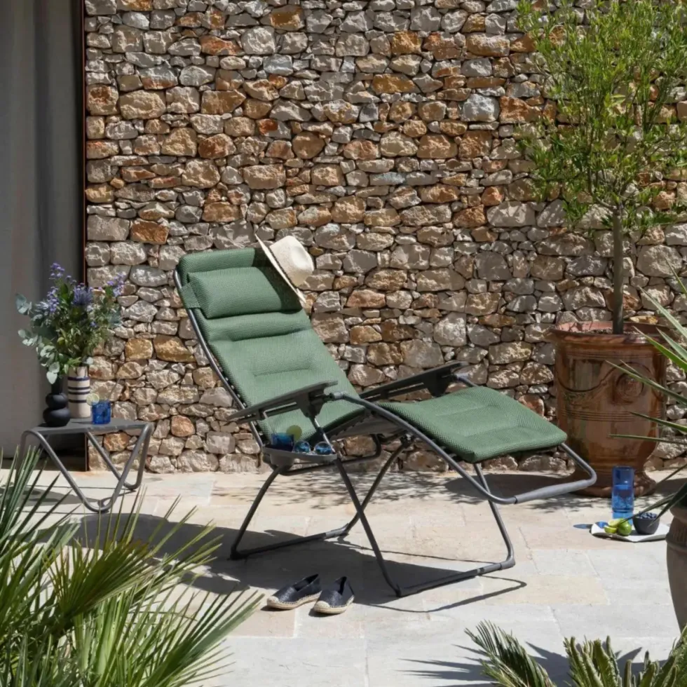 Fauteuil relax Futura BeComfort® tube titane coloris olive Lafuma Mobilier - 71 x 83 x 113 cm