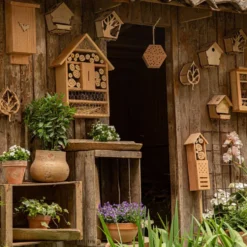 Hôtel à insectes carré en bois coloris naturel