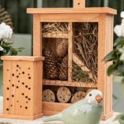 Hôtel à insectes carré en bois coloris naturel