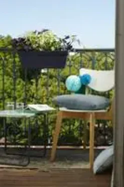 Jardinière en plastique anthracite avec soucoupe clipsée et support Eda Poetic Roméo – 49 x 28 x 19 cm