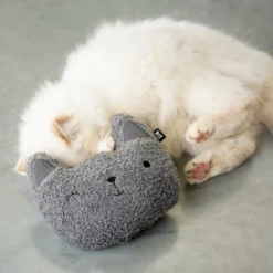 Jouet pour chat coloris gris coussin à remplissage d'herbes Happy Cat D&D Home Zoran - 19 x 5 x 16 cm