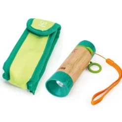 Lampe de poche manuelle avec étui en bambou et plastique à base de plantes Hape à partir de 5 ans - 4,2 x 4,2 x 13,5 cm