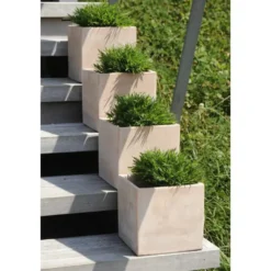 Pot carré contemporain en terre claire 24x24x24 cm