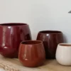 Pot rond en terre émaillée coloris cerise Les Poteries d'Albi Cancale - Ø 25 x H 27 cm
