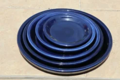 Soucoupe en terre cuite émaillée bleu Nuit étoilée Les Poteries d’Albi - Ø 41 cm