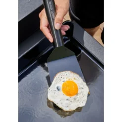 Spatule courte pour plancha coloris noir en titane Forge Adour - 26 x 10 x 0,65 cm