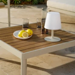 Table basse avec assise possible coloris beige en aluminium Sollya - 72 x 72 x 26 cm